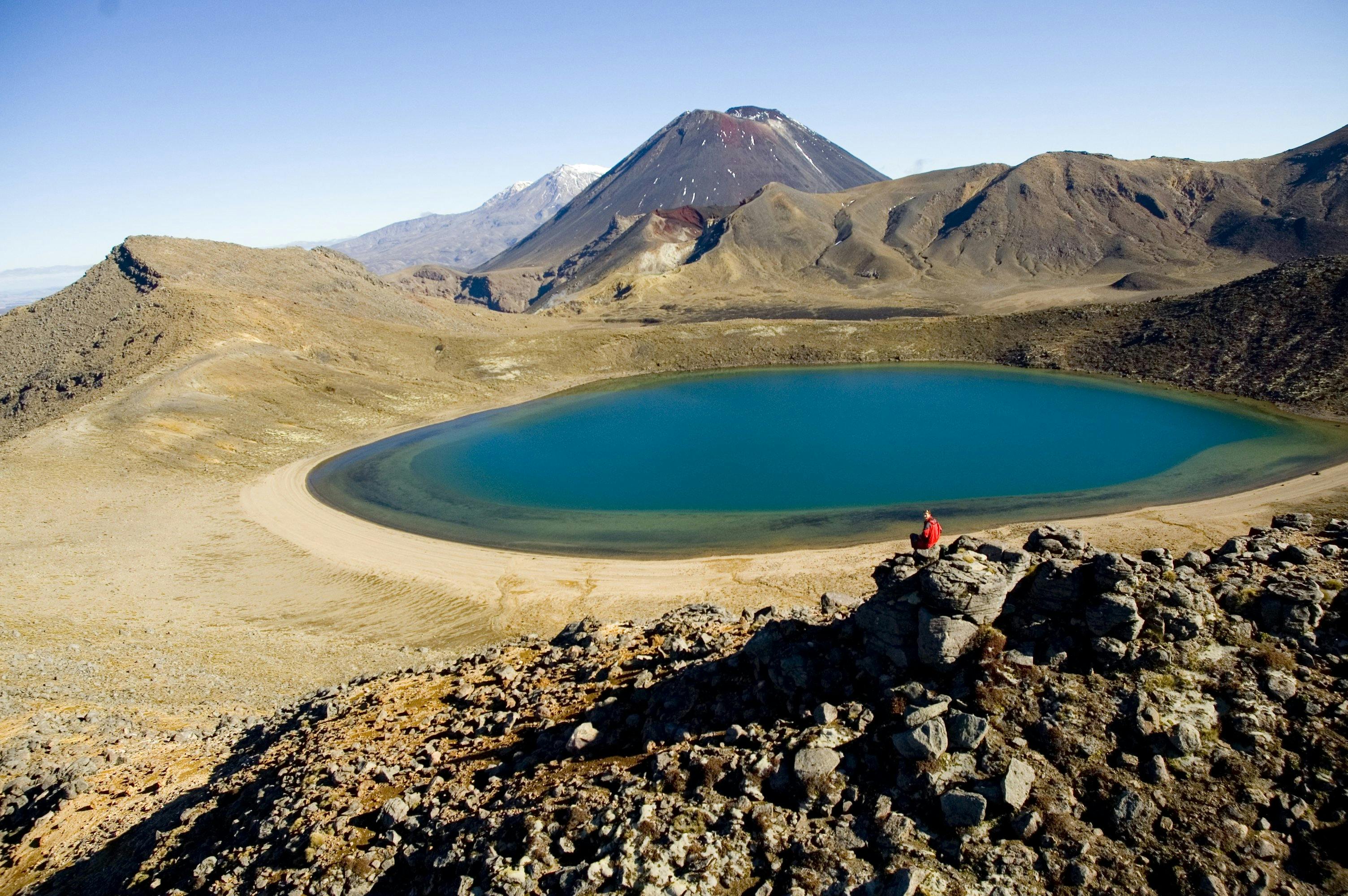 Tongariro alpine 2024 crossing tour